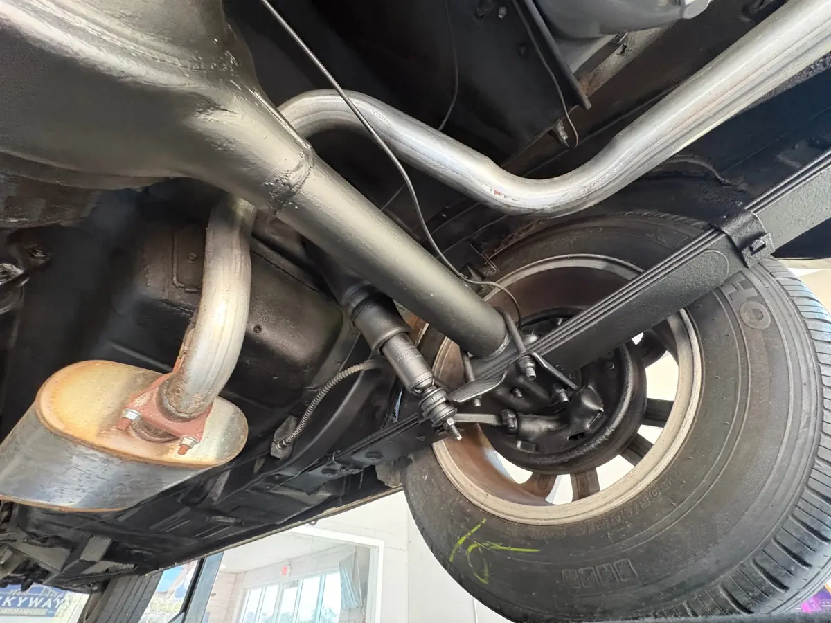 Vehicle photo 43