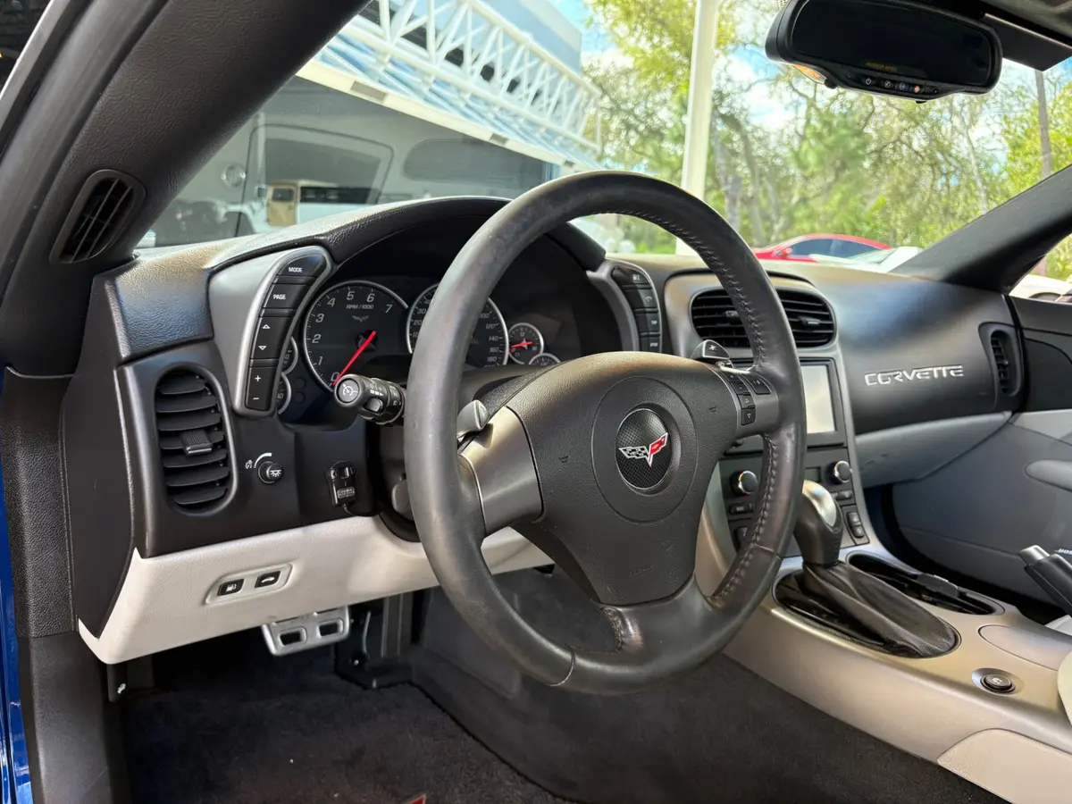 Vehicle photo 31