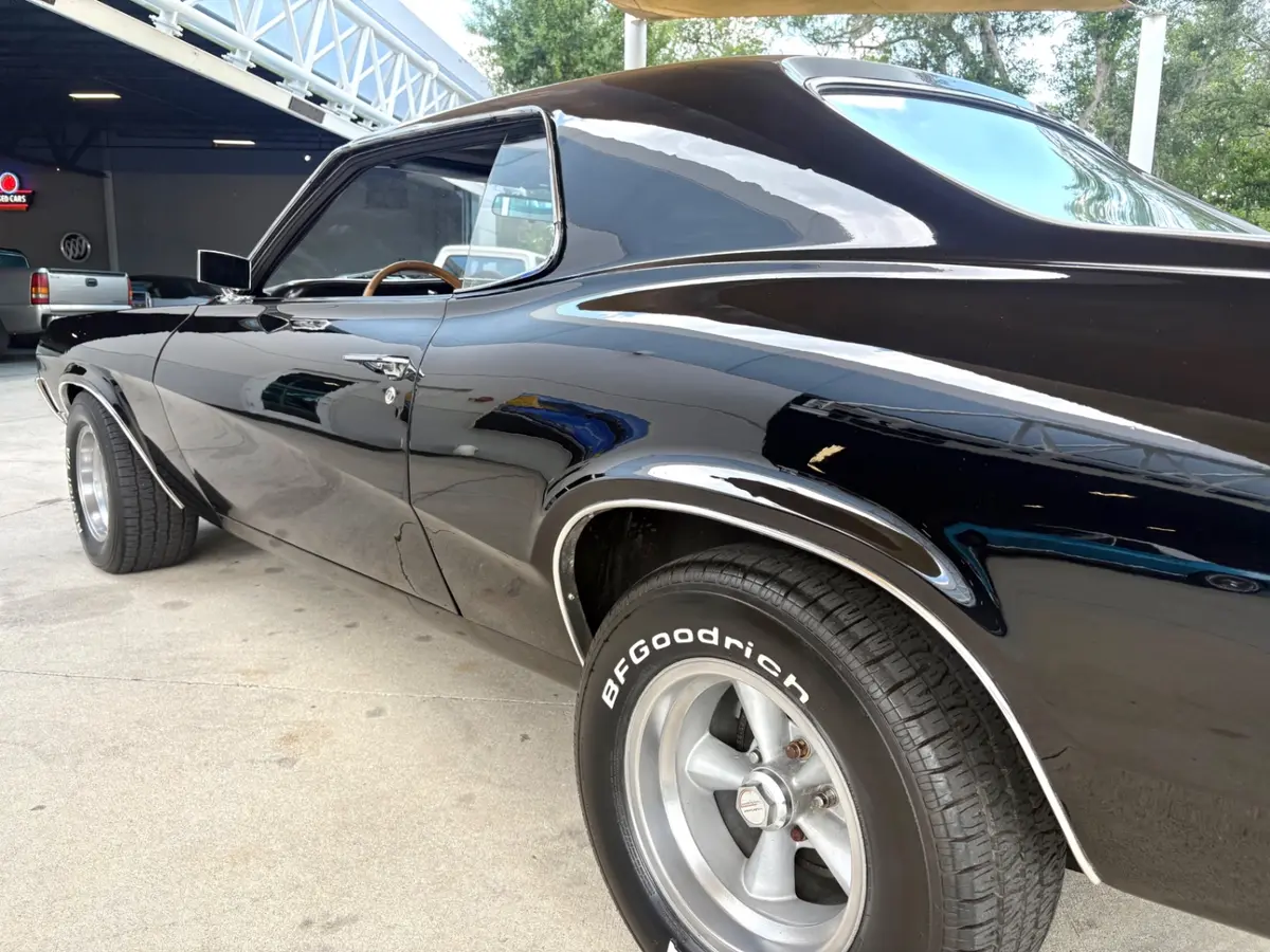 Vehicle photo 14
