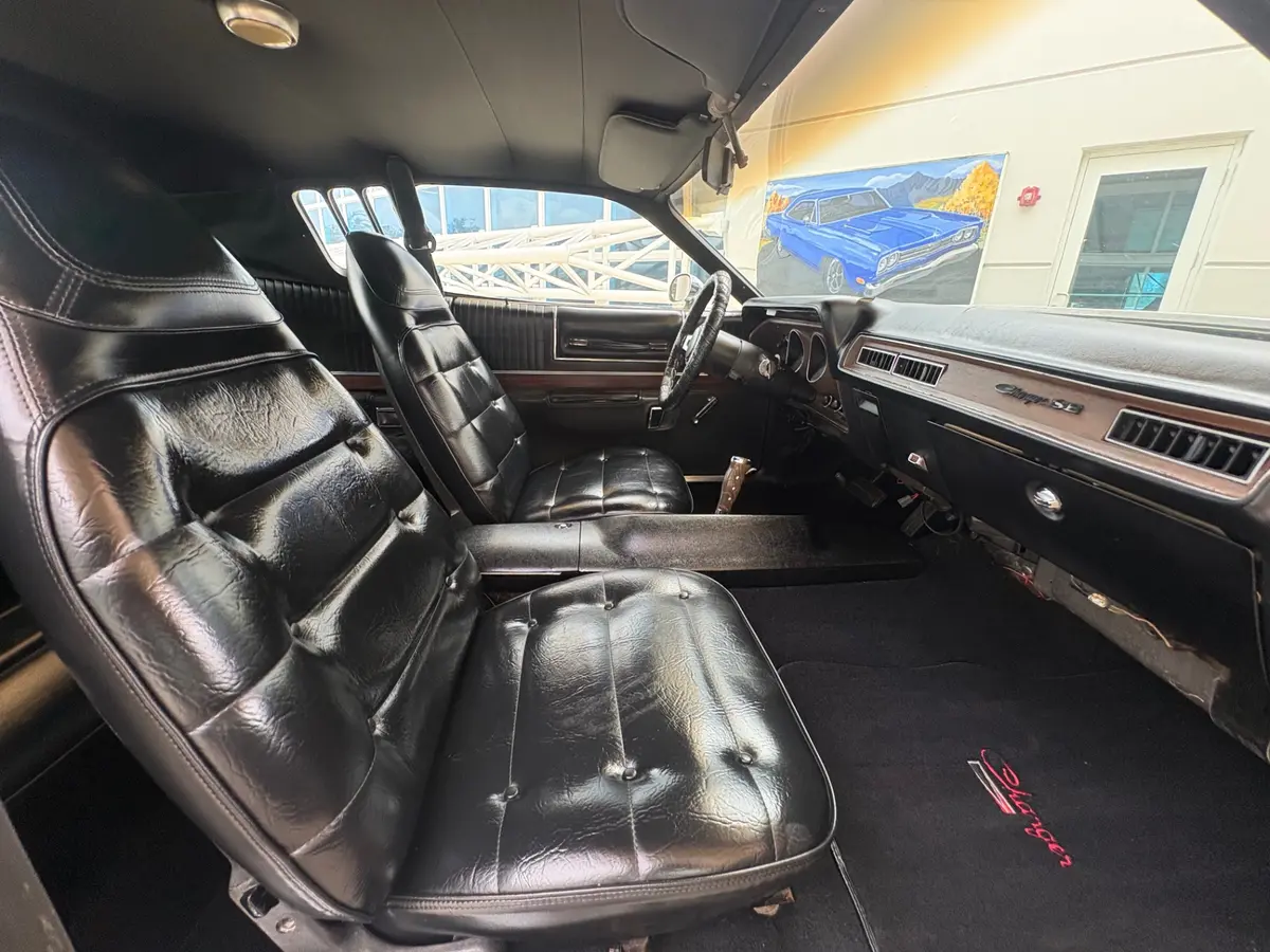 Vehicle photo 37