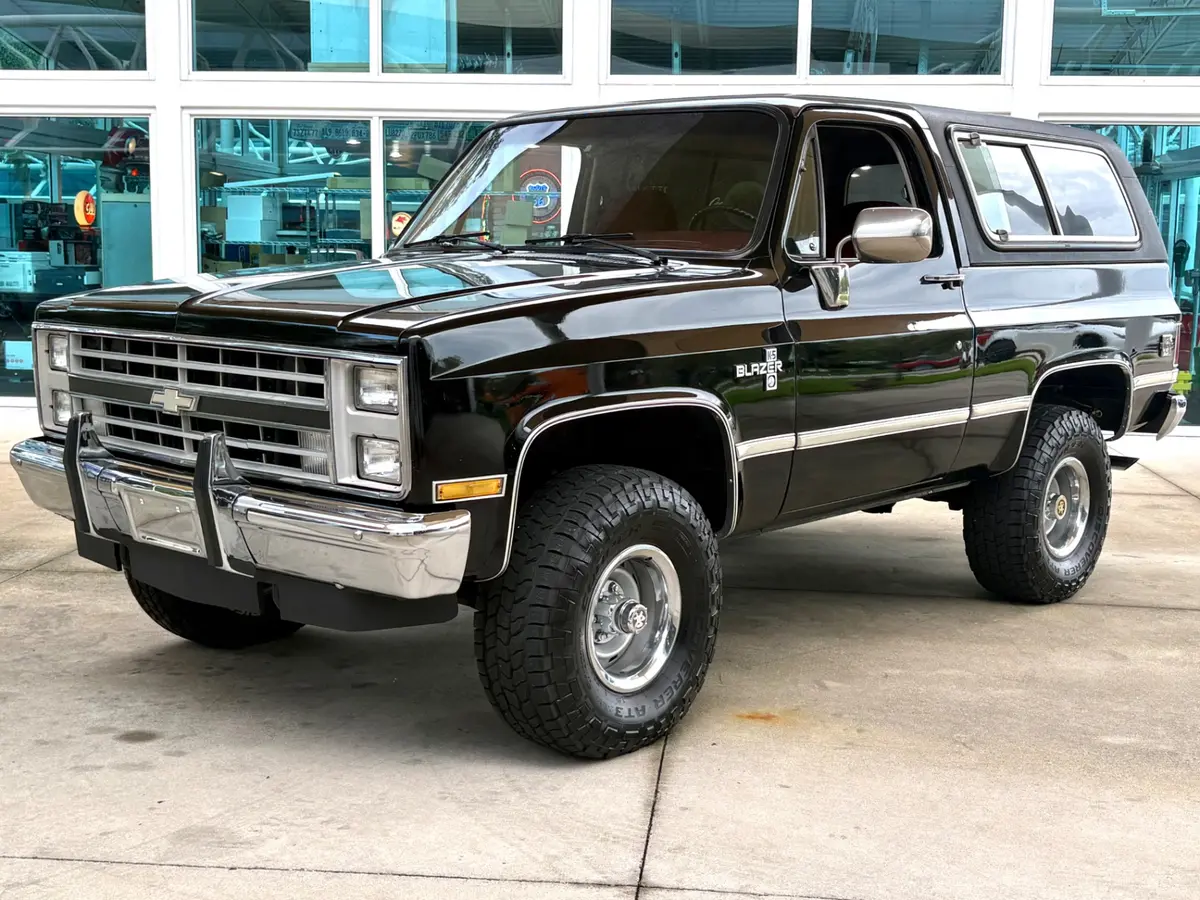 Vehicle photo 11