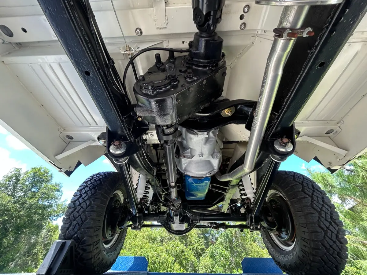 Vehicle photo 43