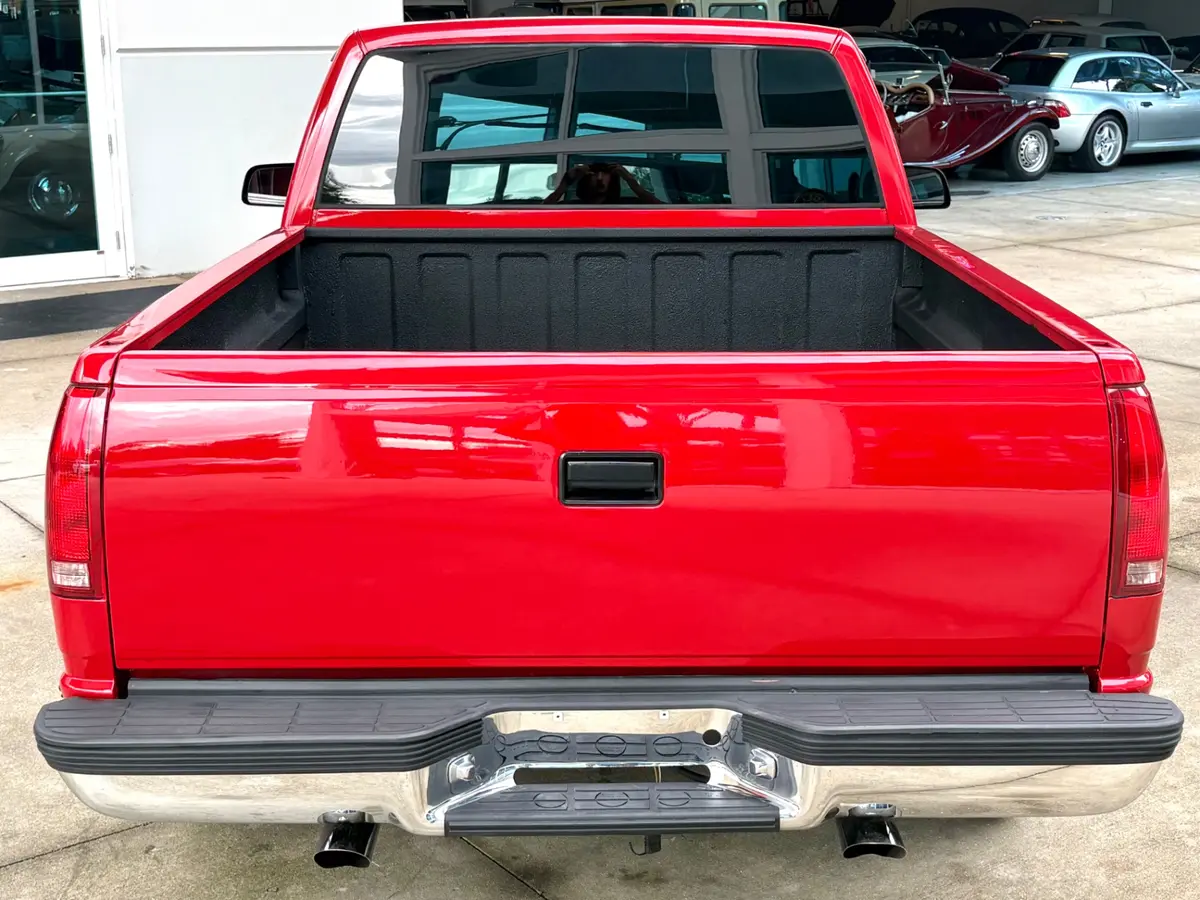 Vehicle photo 8