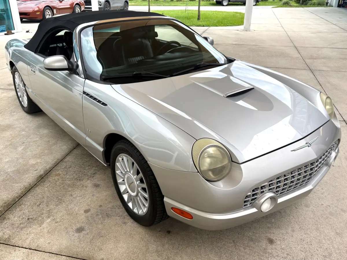 Vehicle photo 21