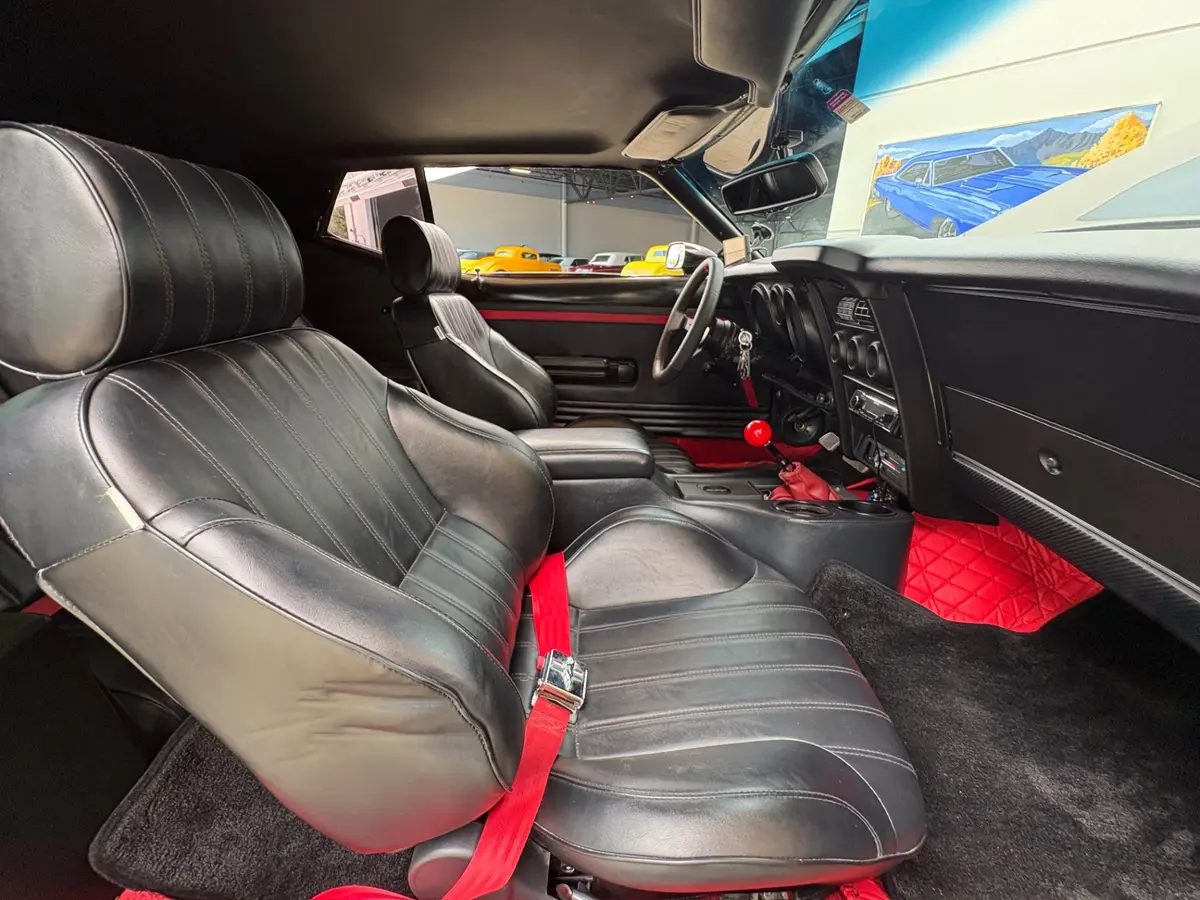 Vehicle photo 37