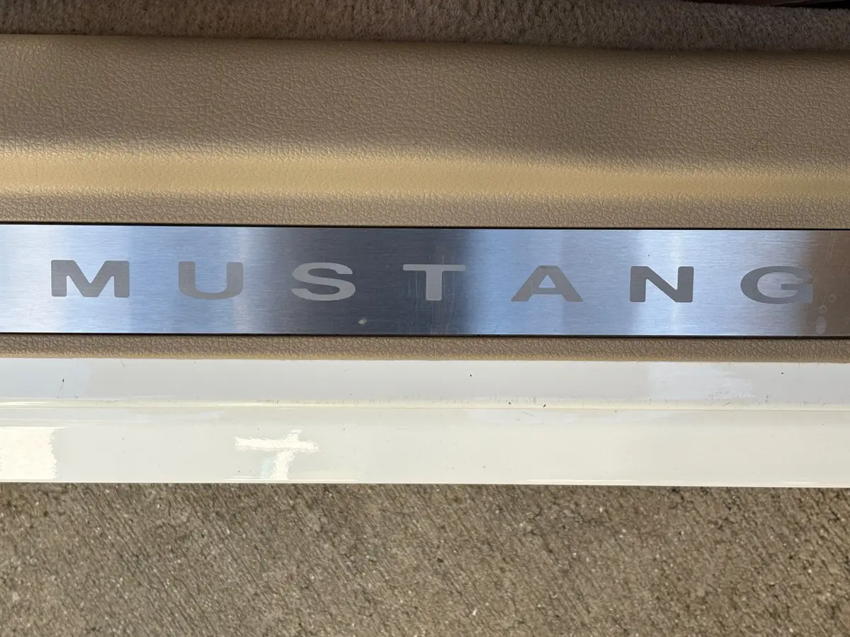 Vehicle photo 42