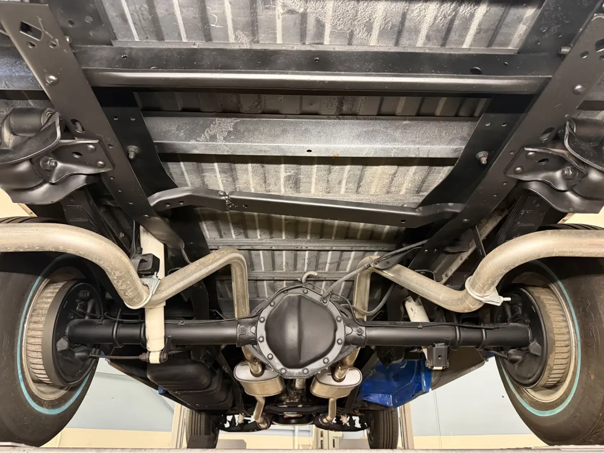 Vehicle photo 43