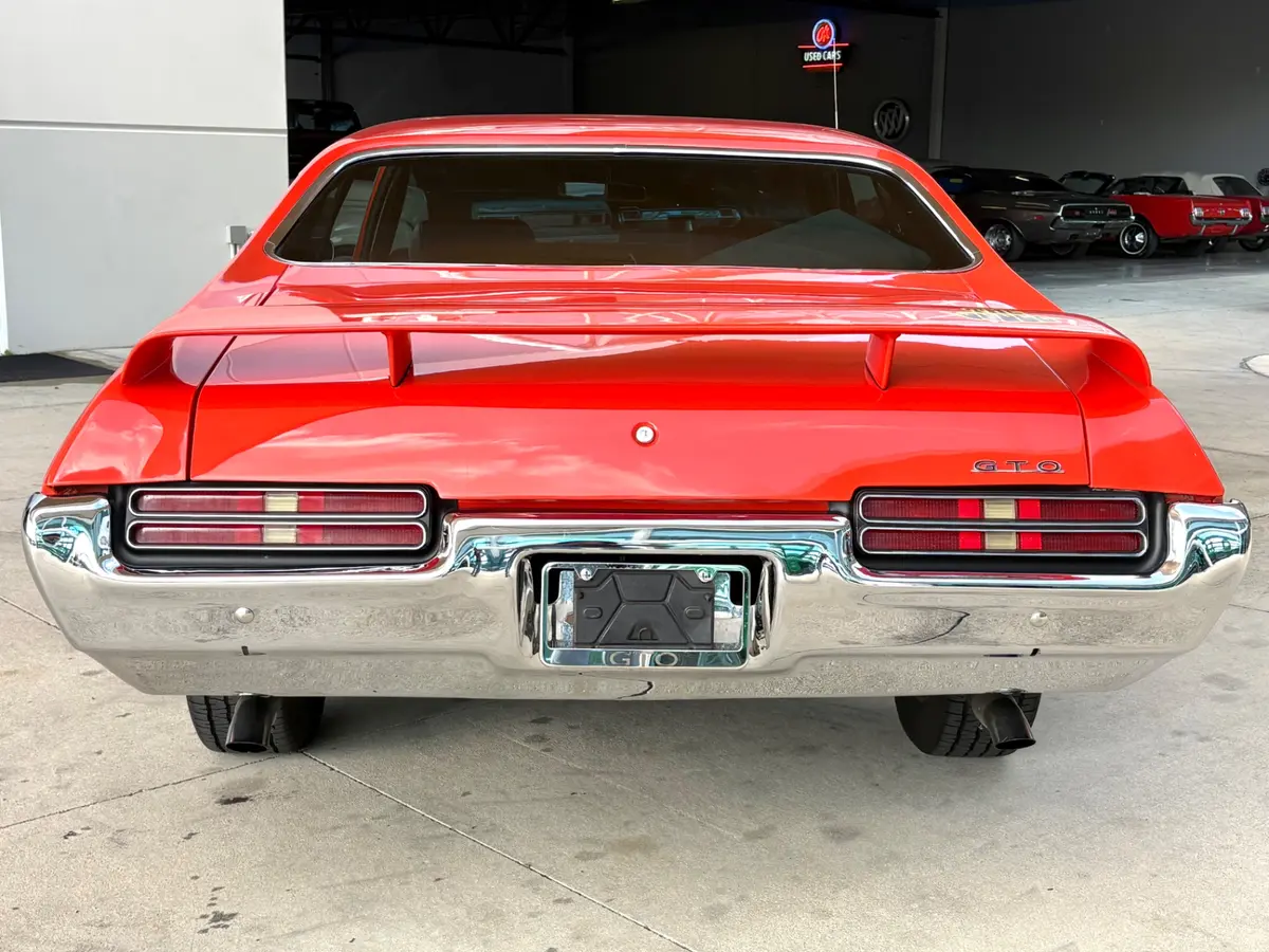Vehicle photo 7