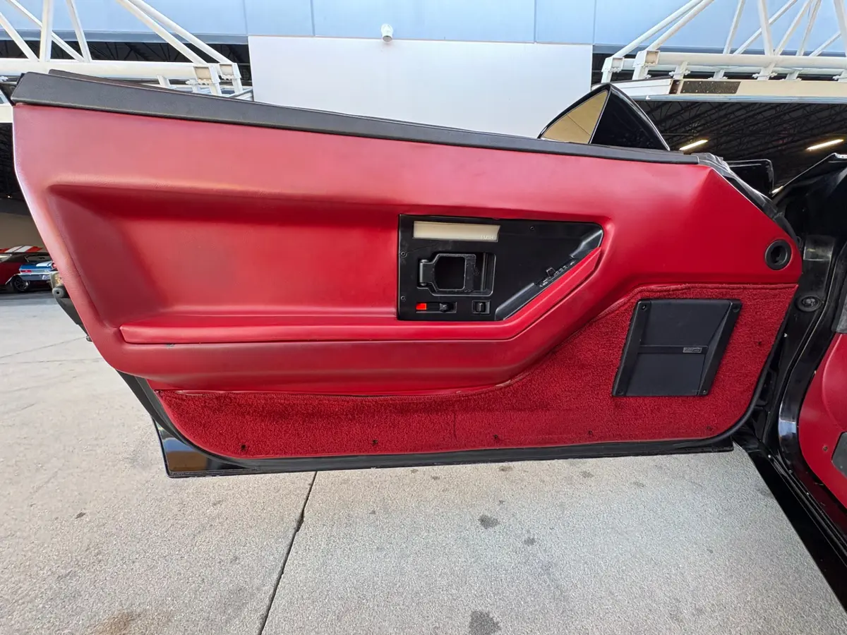 Vehicle photo 29