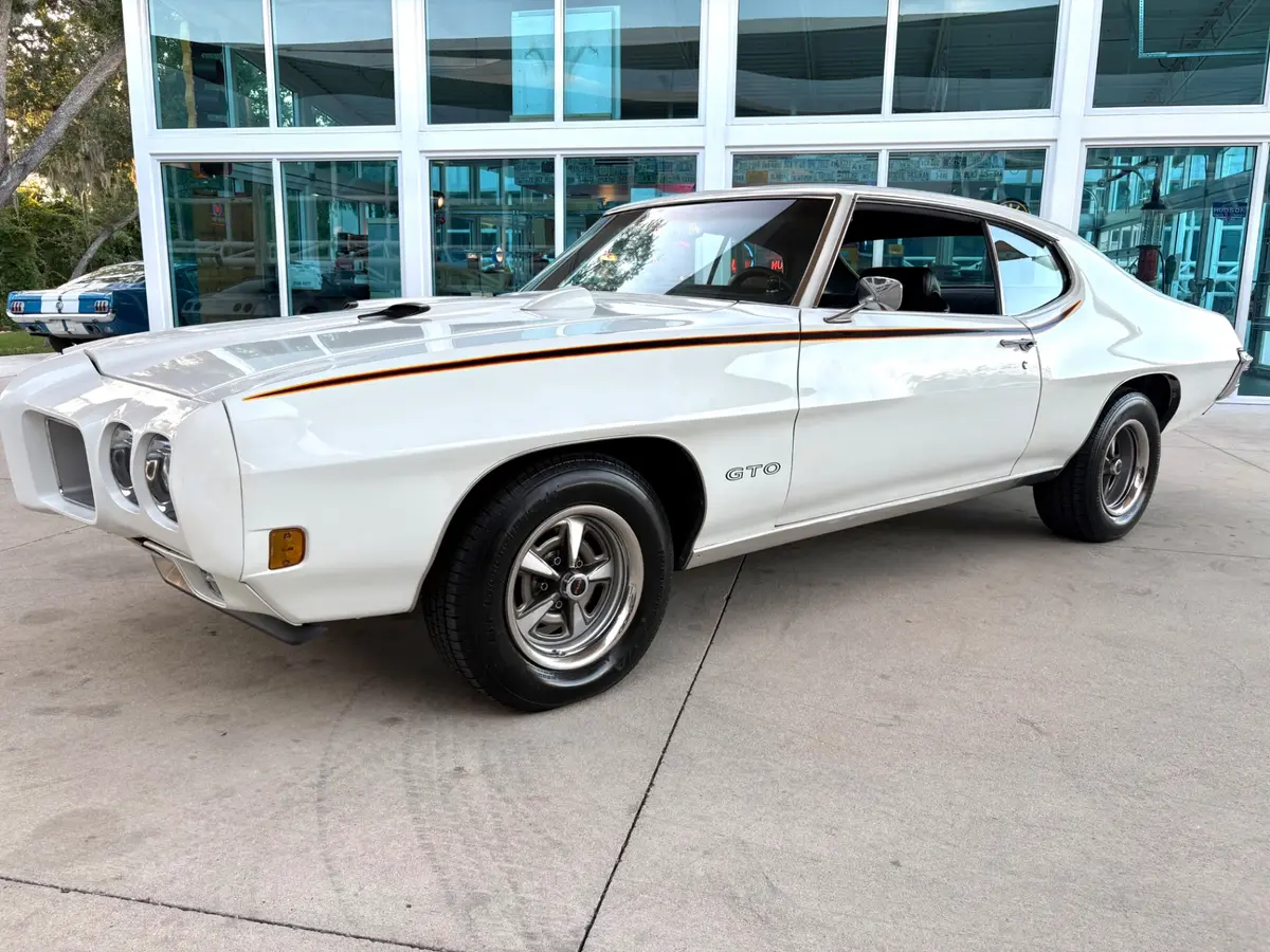Vehicle photo 12