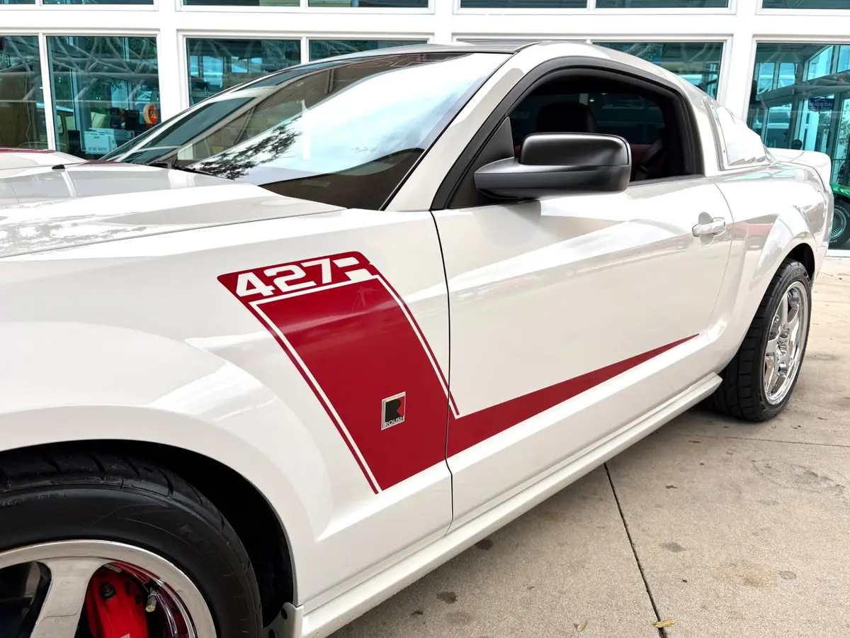 Vehicle photo 14