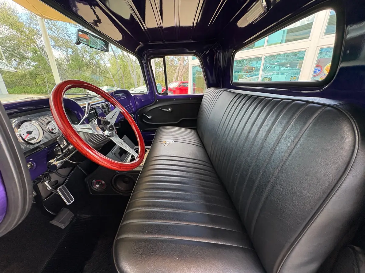 Vehicle photo 33