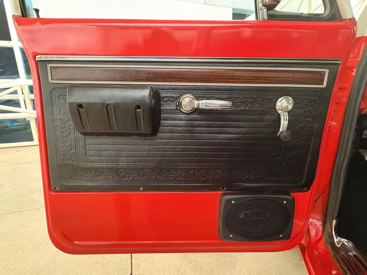 Vehicle photo 32