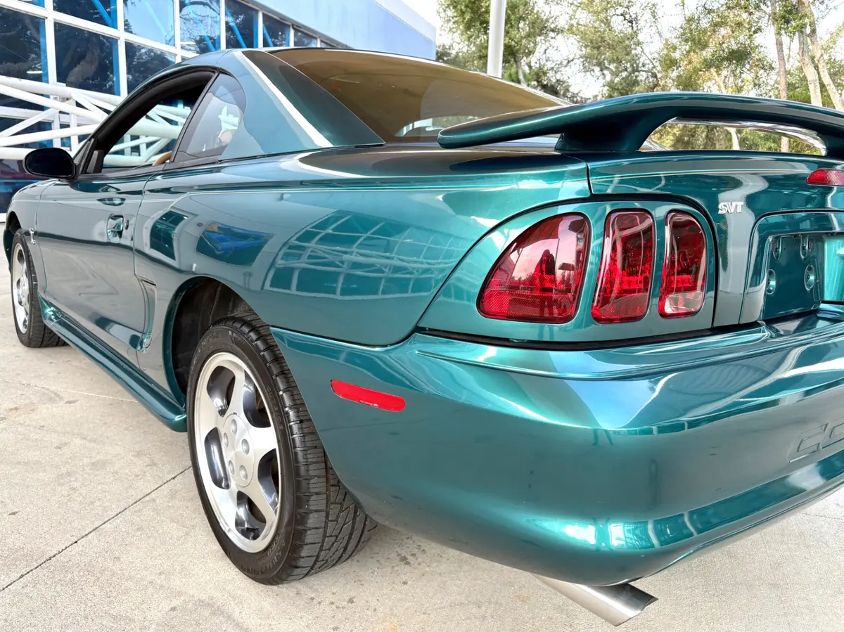 Vehicle photo 16