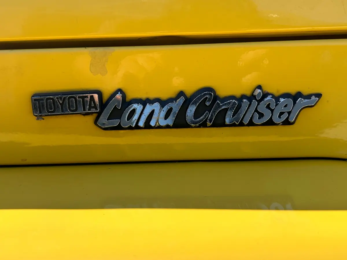 Vehicle photo 12
