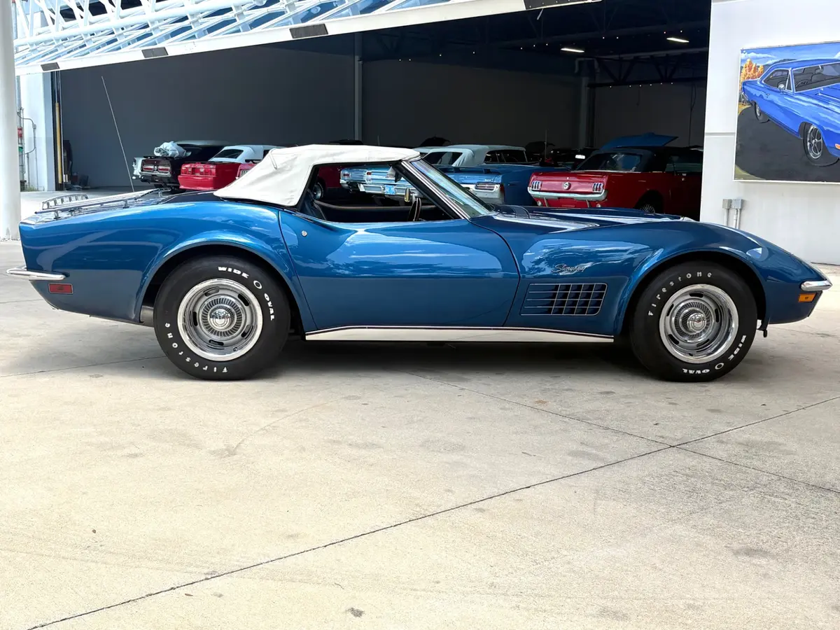 Vehicle photo 30