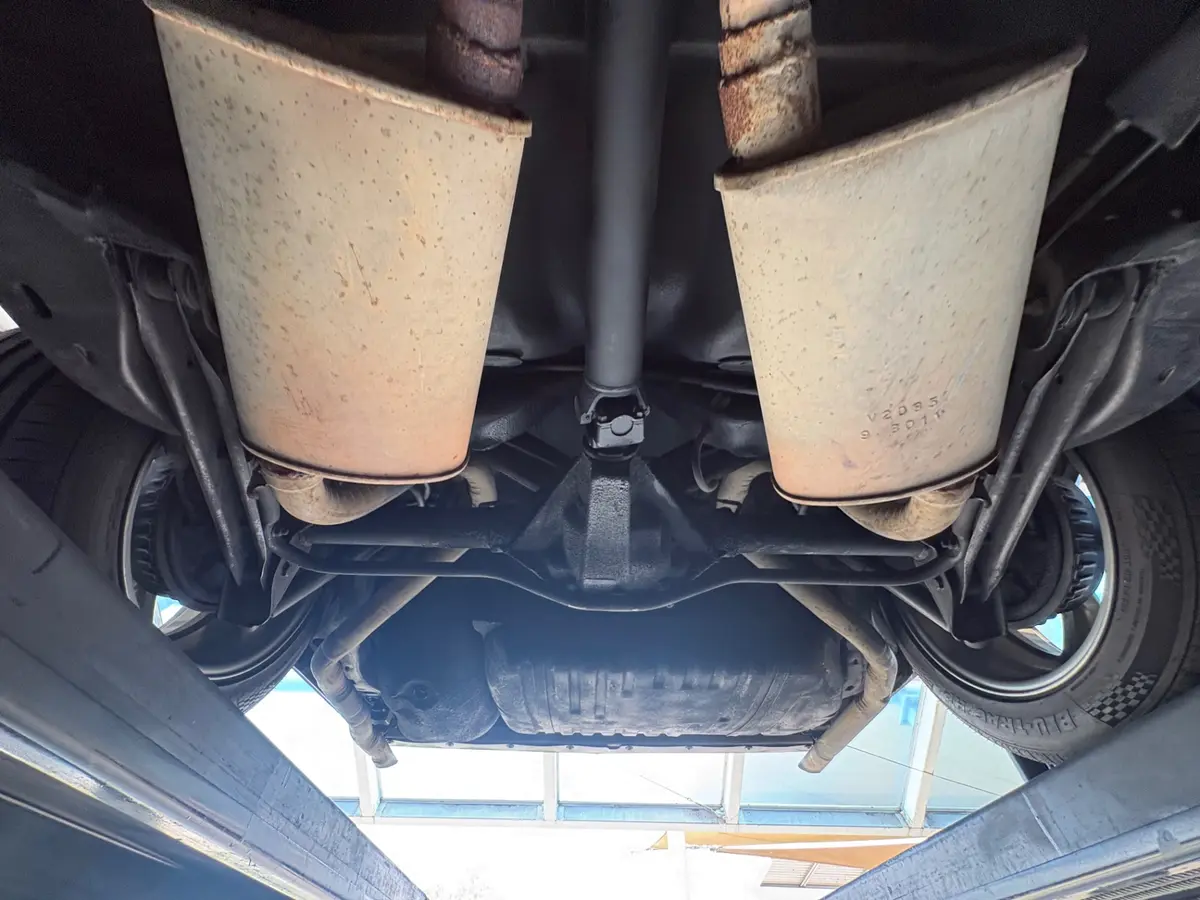 Vehicle photo 54