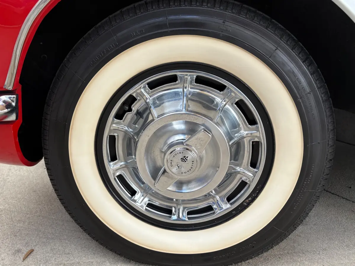 Vehicle photo 26