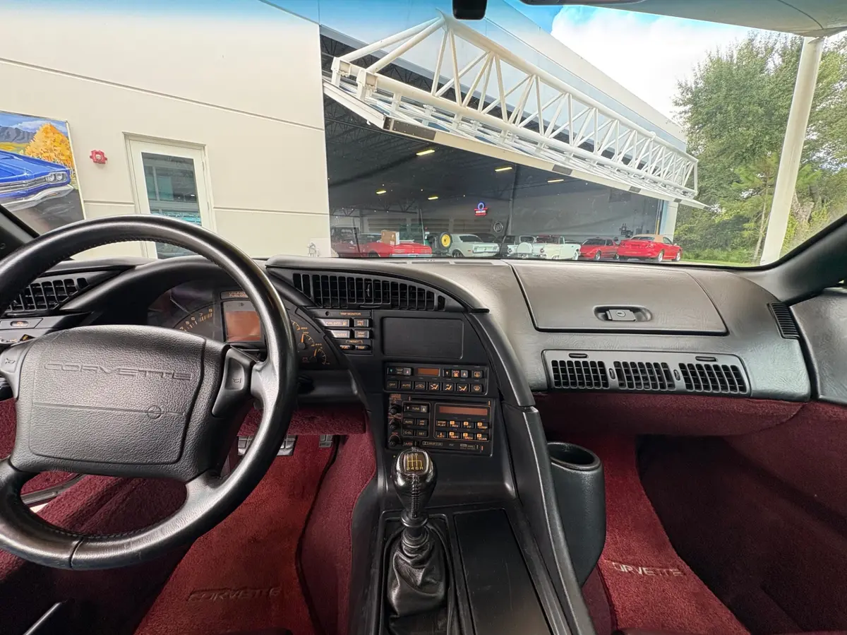 Vehicle photo 35