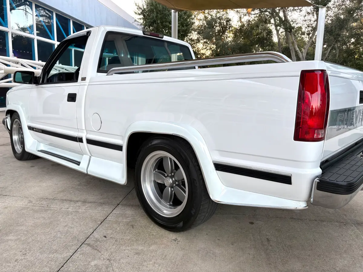 Vehicle photo 15