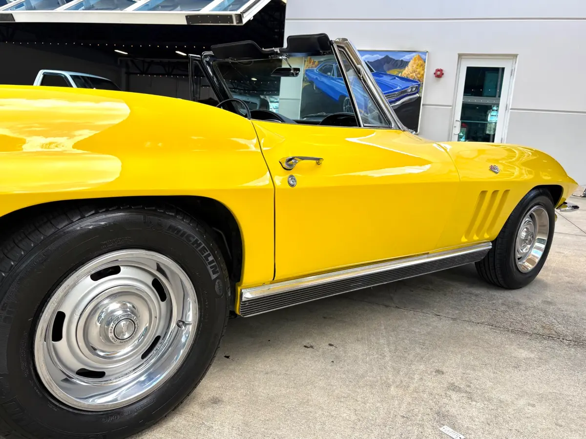 Vehicle photo 17