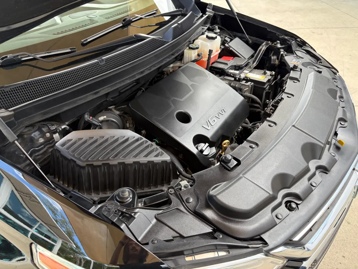 Vehicle photo 25