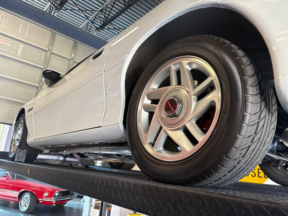 Vehicle photo 28