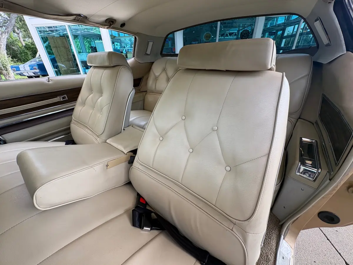 Vehicle photo 34