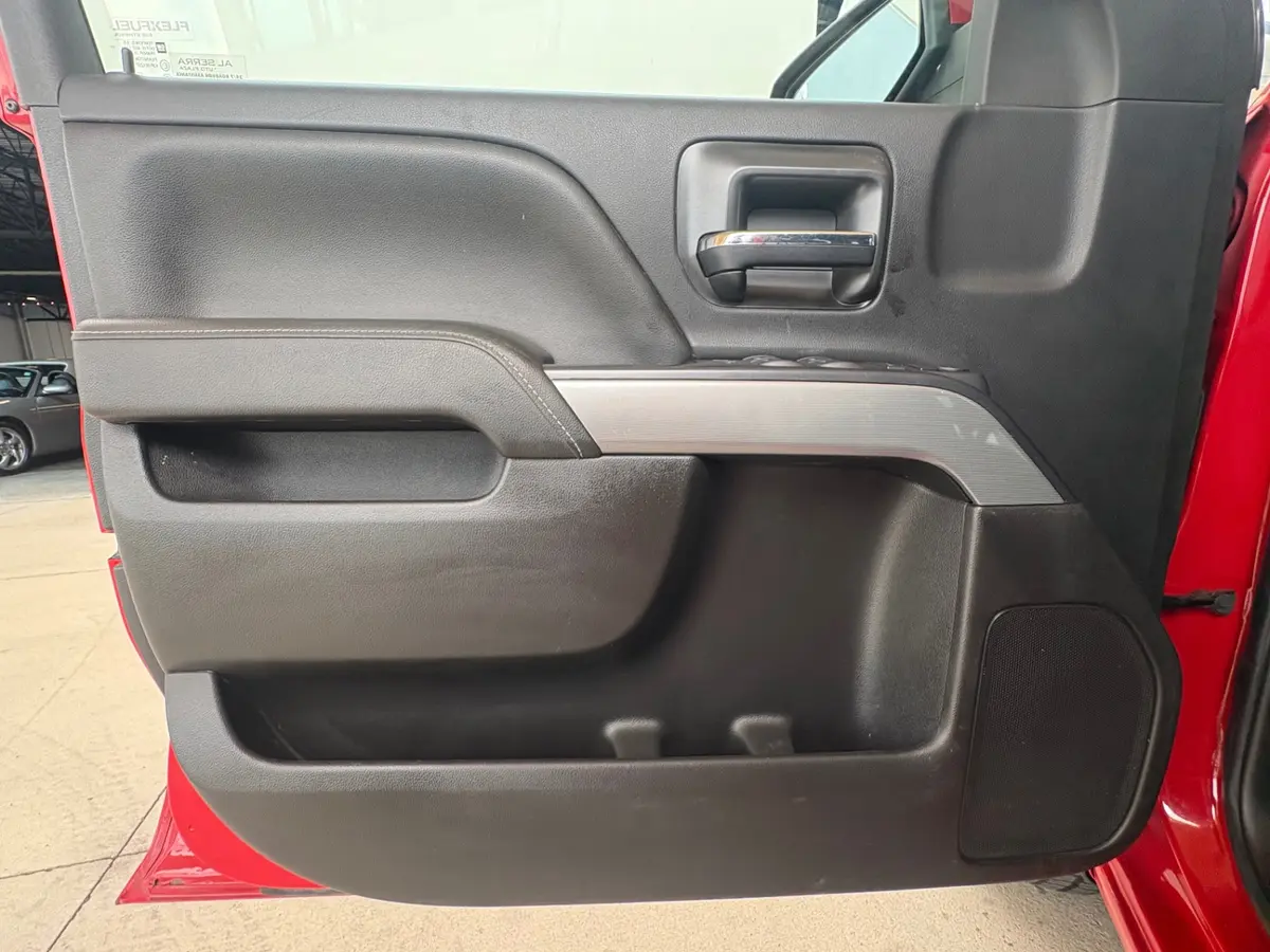 Vehicle photo 30