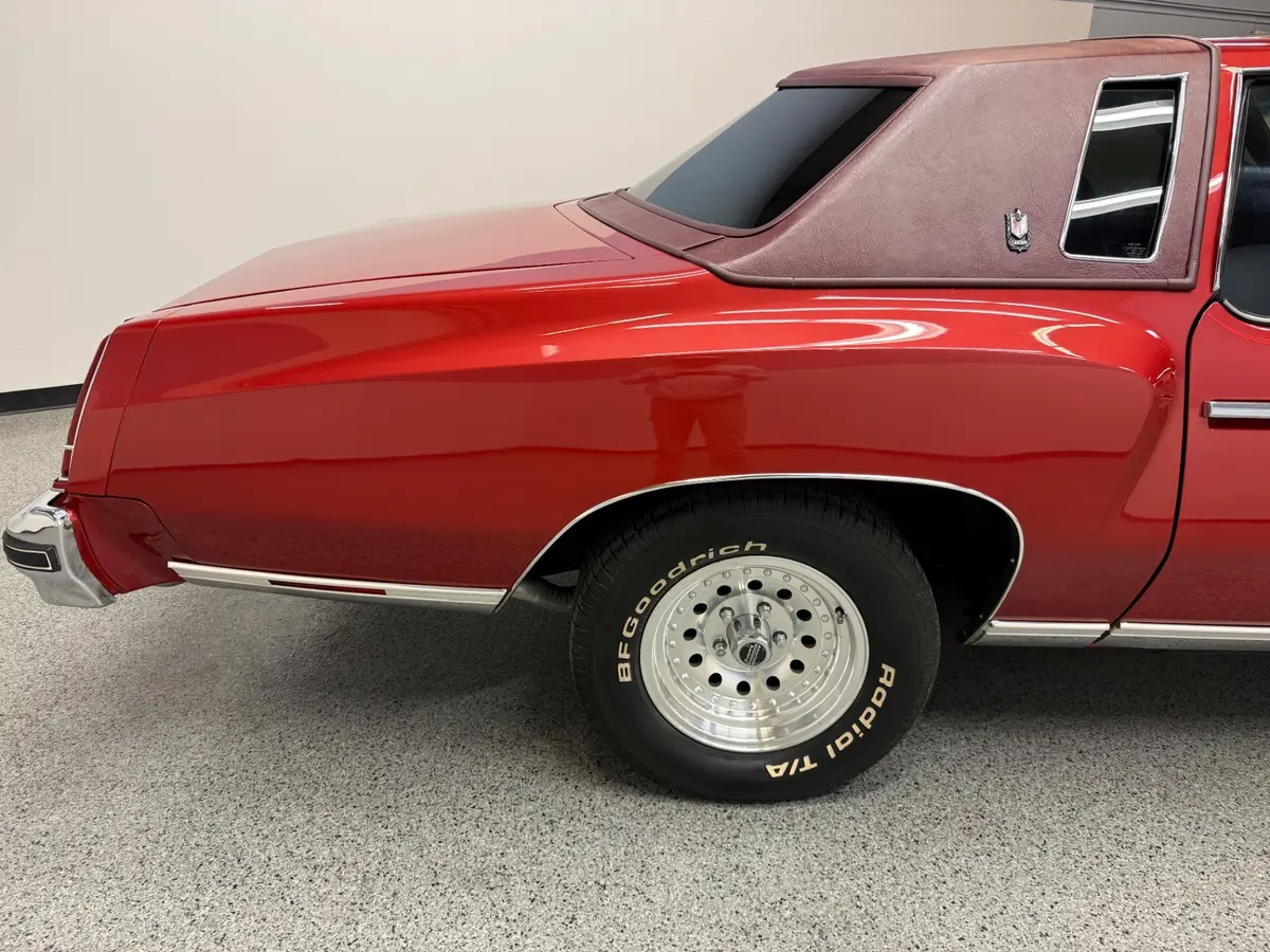 Vehicle photo 8