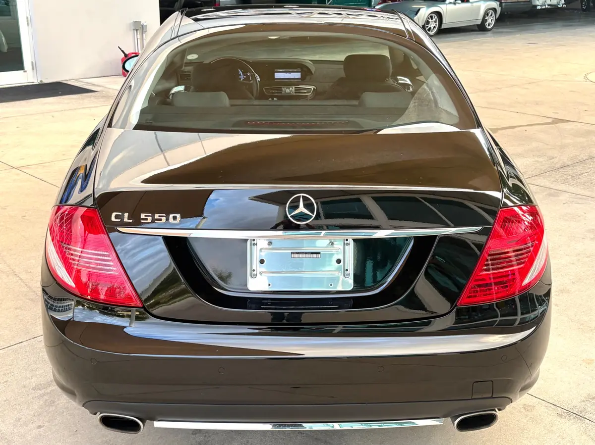Vehicle photo 8
