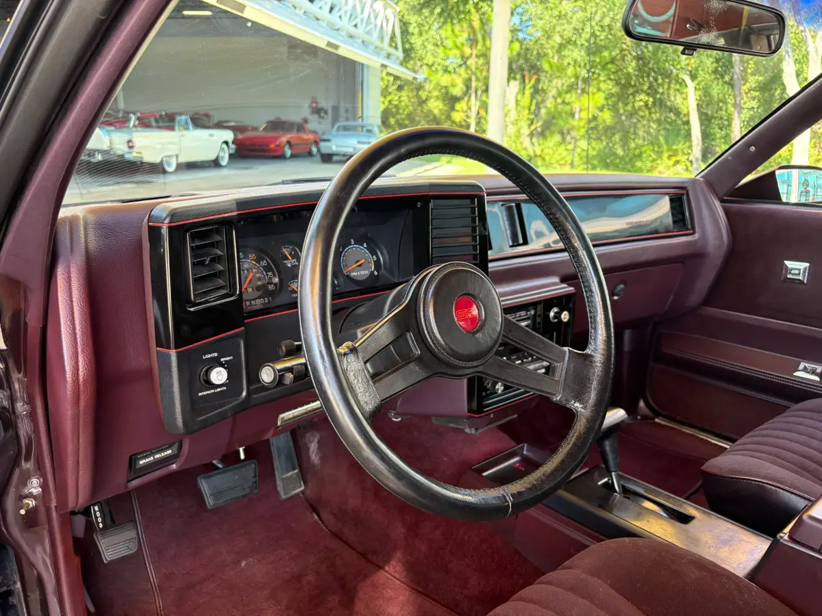 Vehicle photo 29
