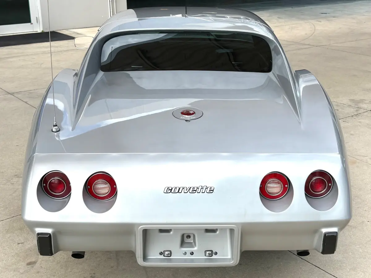 Vehicle photo 8