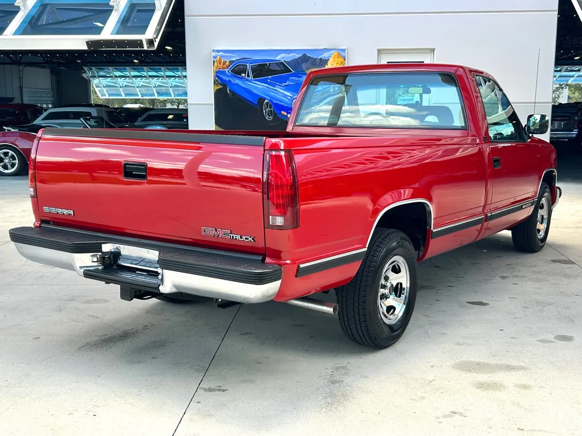 Vehicle photo 5