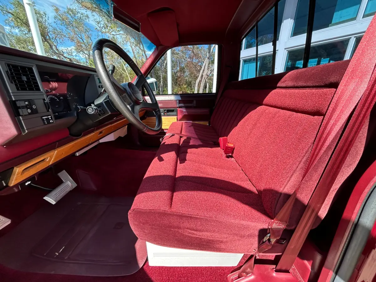 Vehicle photo 22