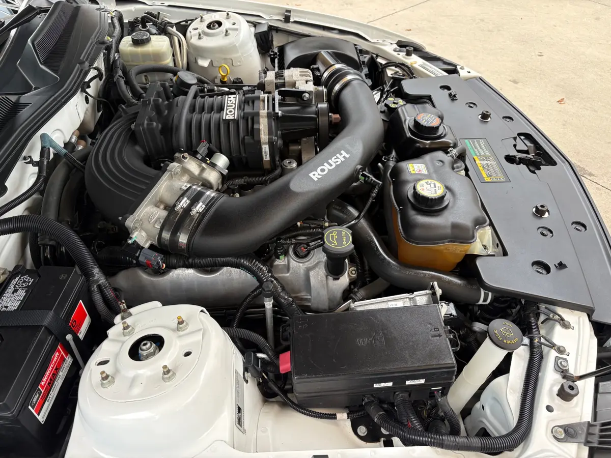 Vehicle photo 29