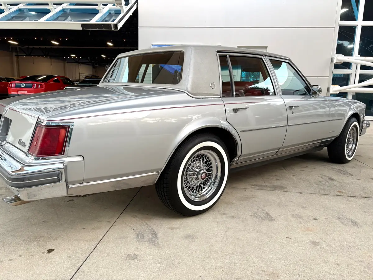 Vehicle photo 19