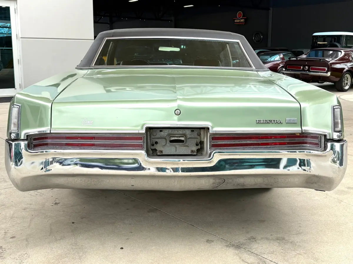 Vehicle photo 7