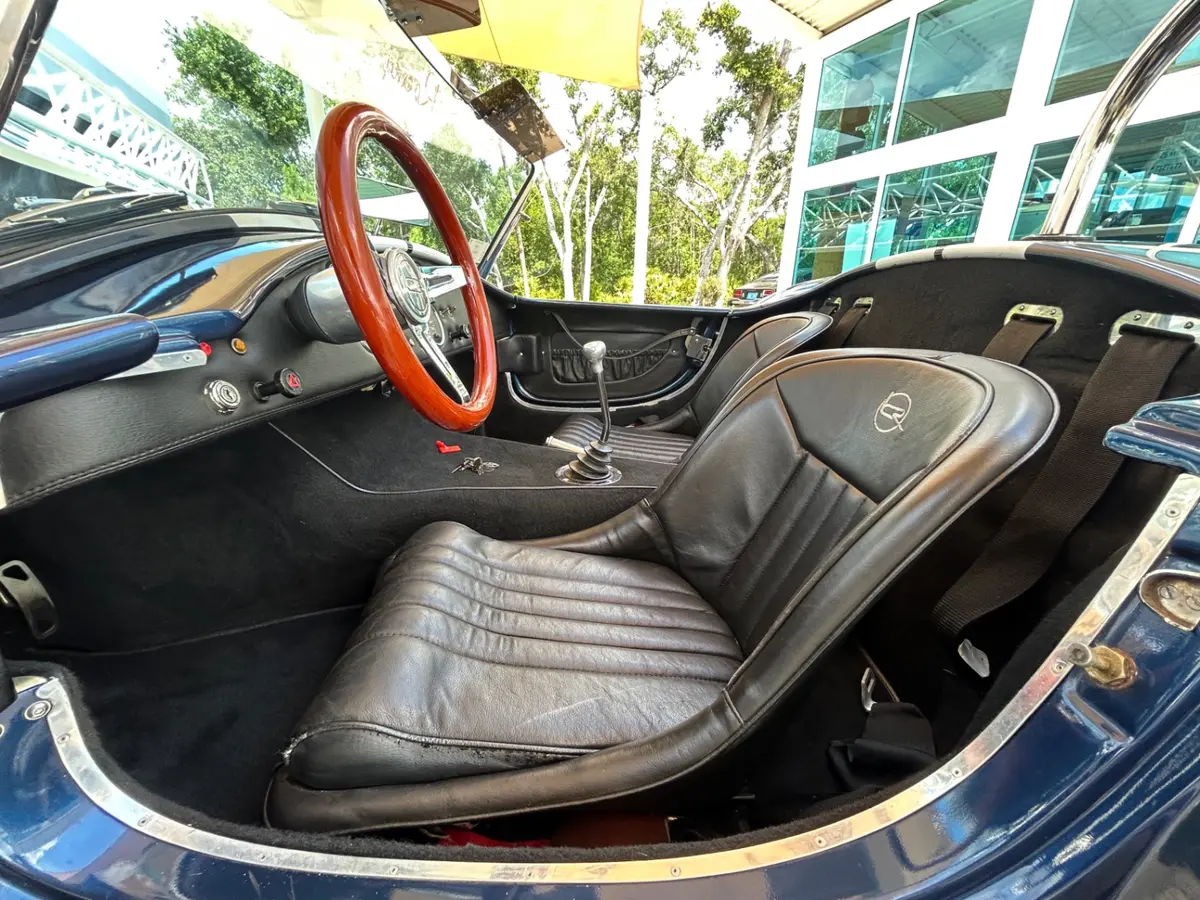Vehicle photo 31