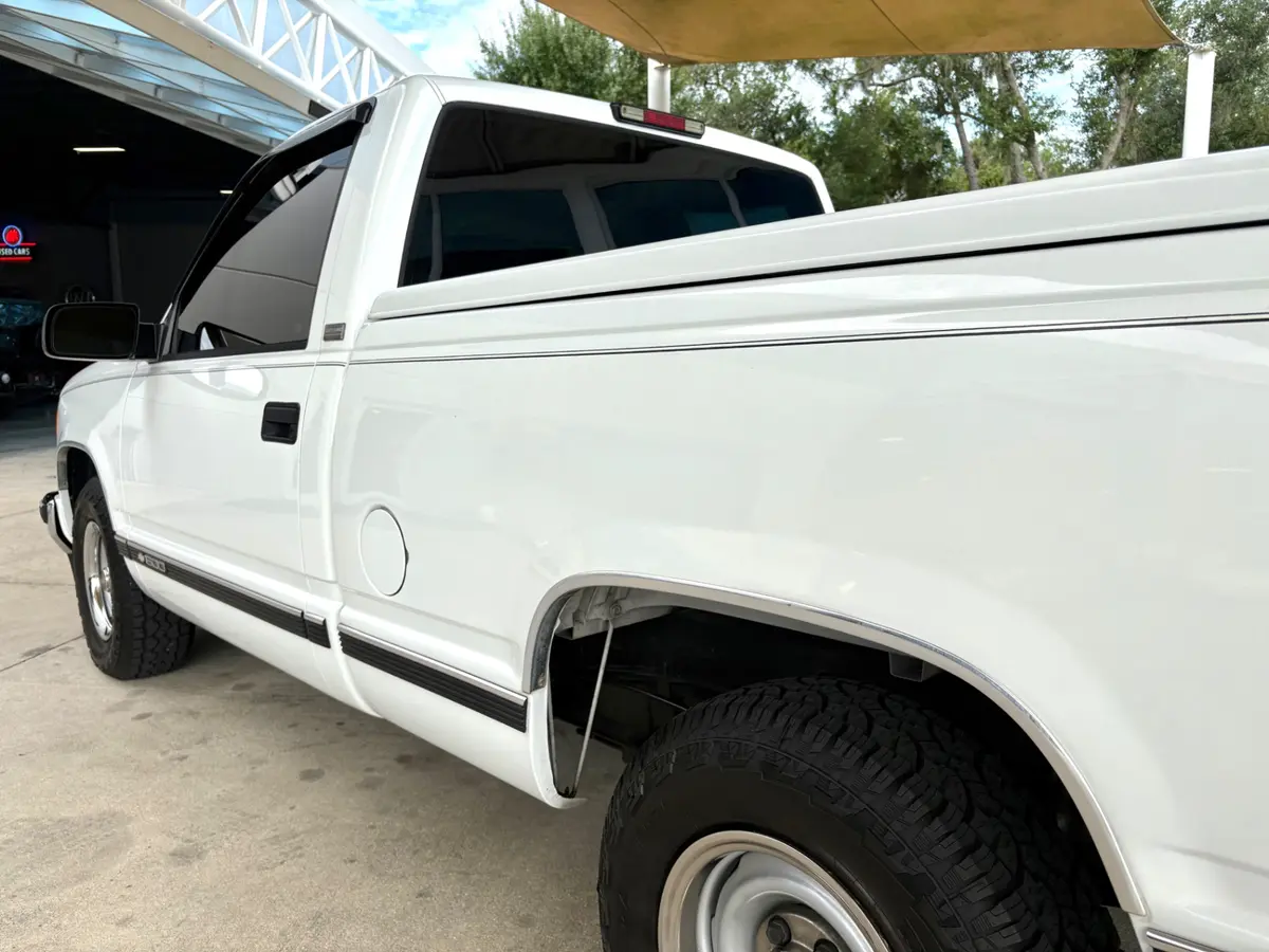 Vehicle photo 13