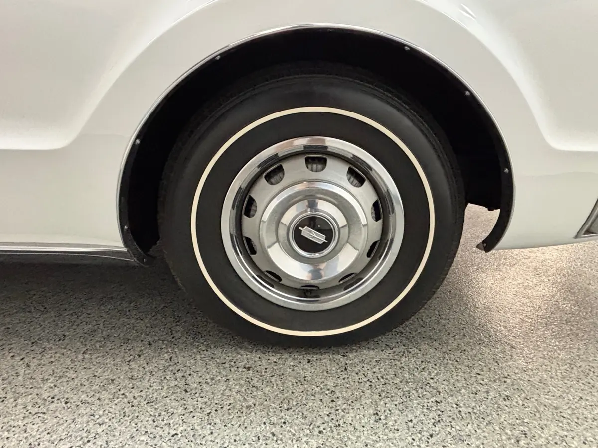 Vehicle photo 14