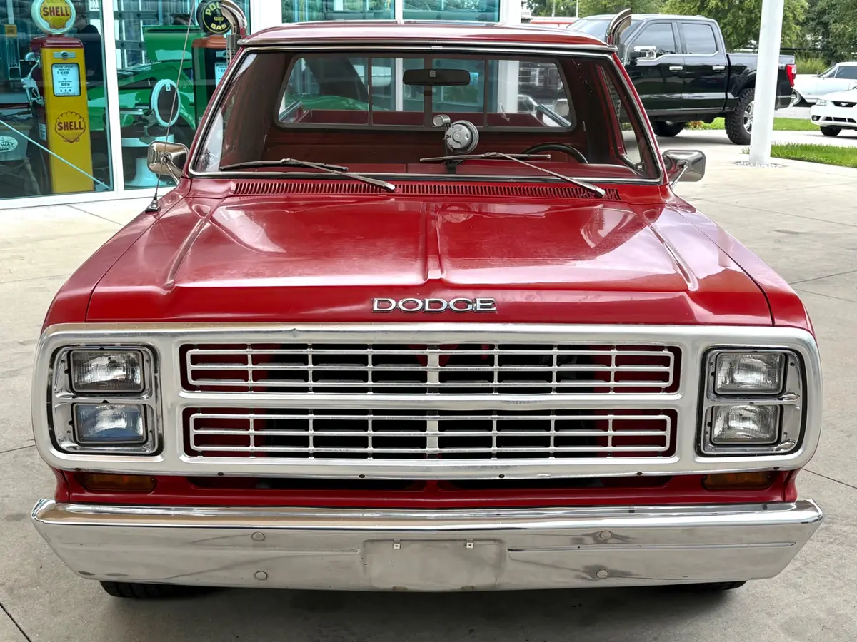 Vehicle photo 3