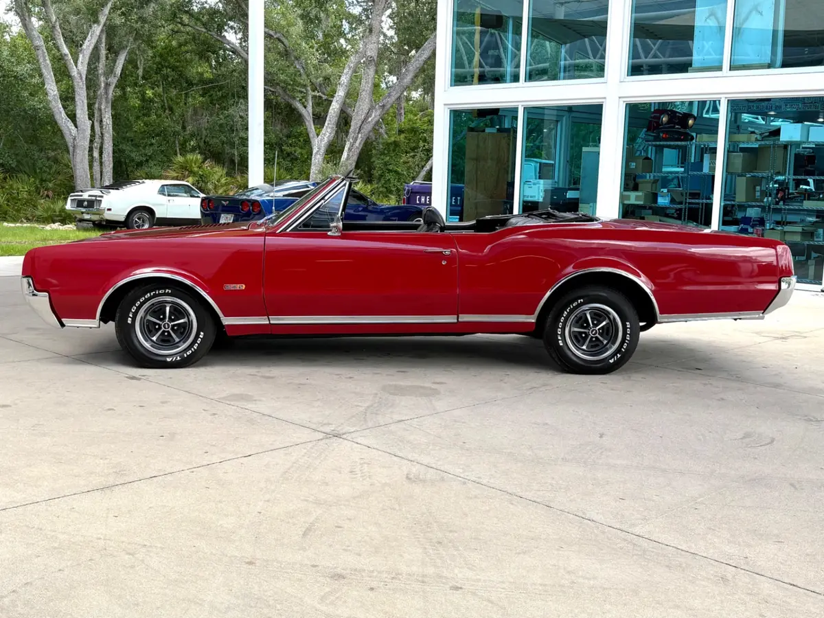 Vehicle photo 10