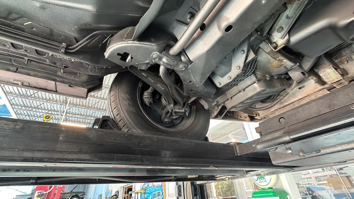 Vehicle photo 54