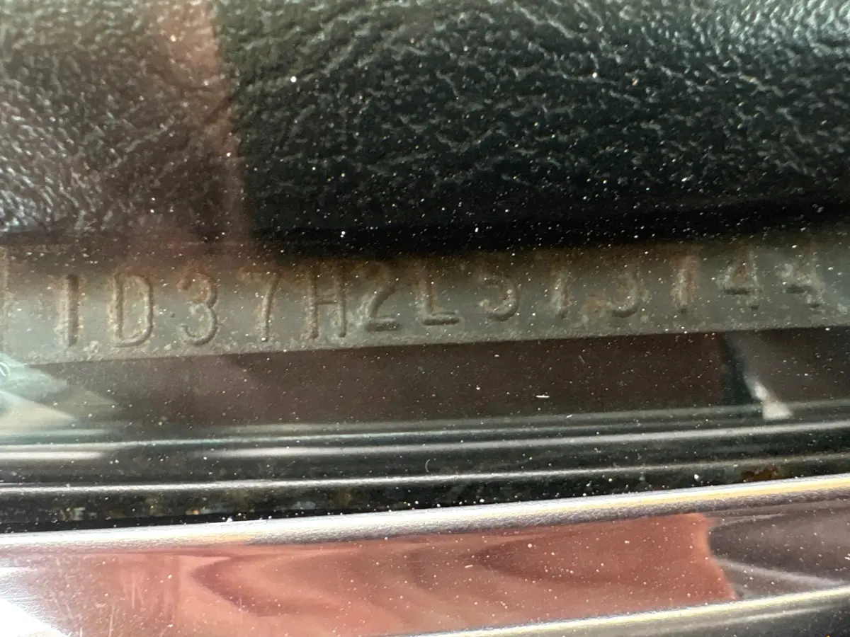 Vehicle photo 26