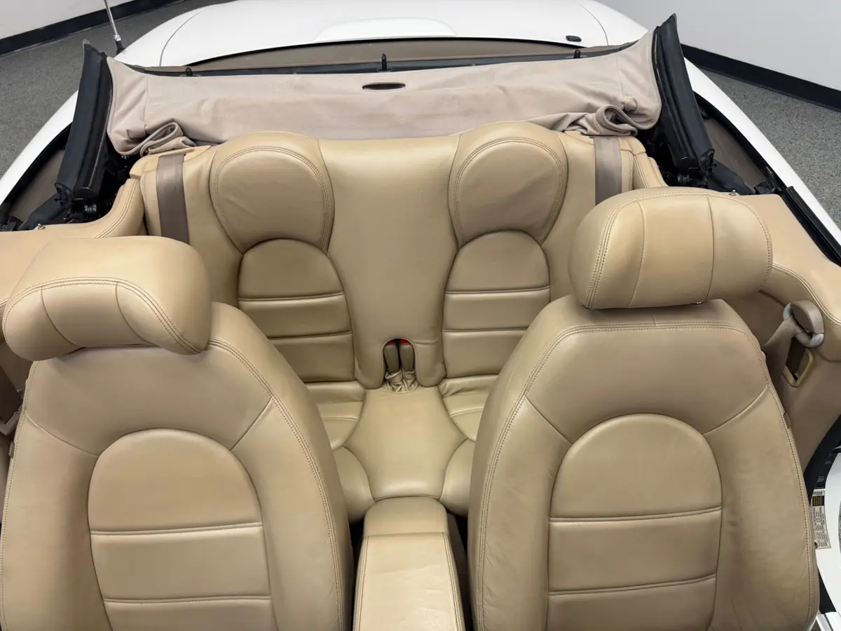 Vehicle photo 29