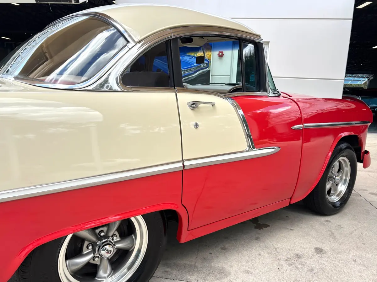 Vehicle photo 15