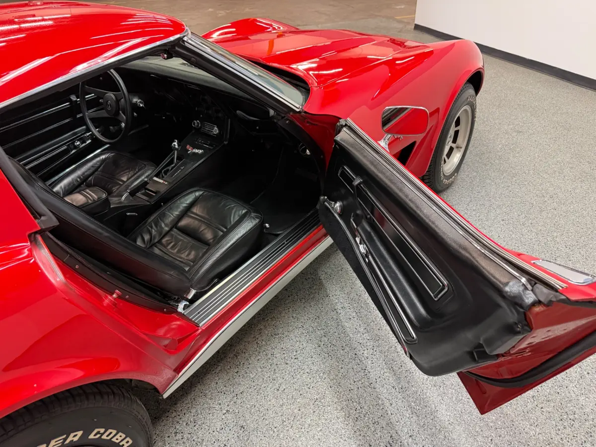 Vehicle photo 26