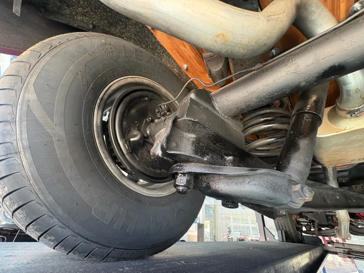 Vehicle photo 41