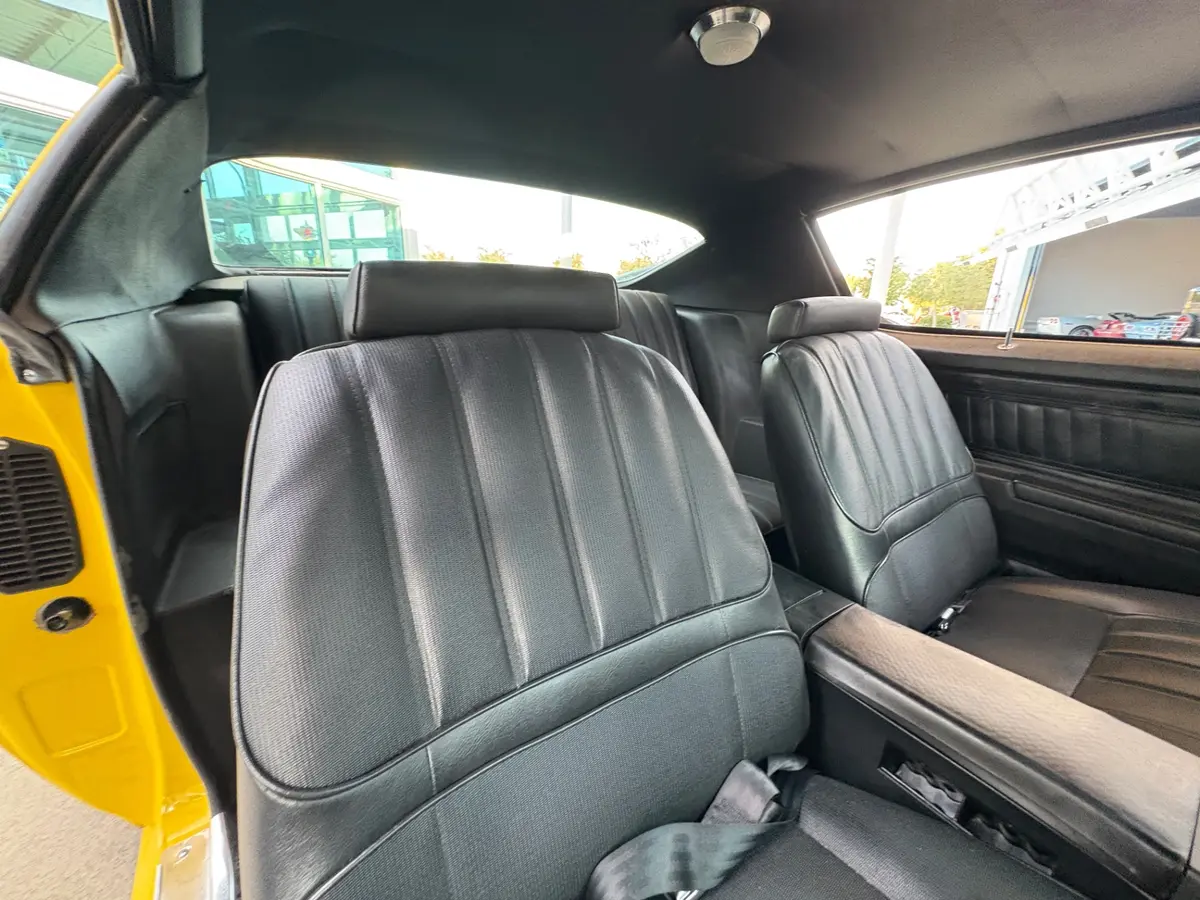 Vehicle photo 38